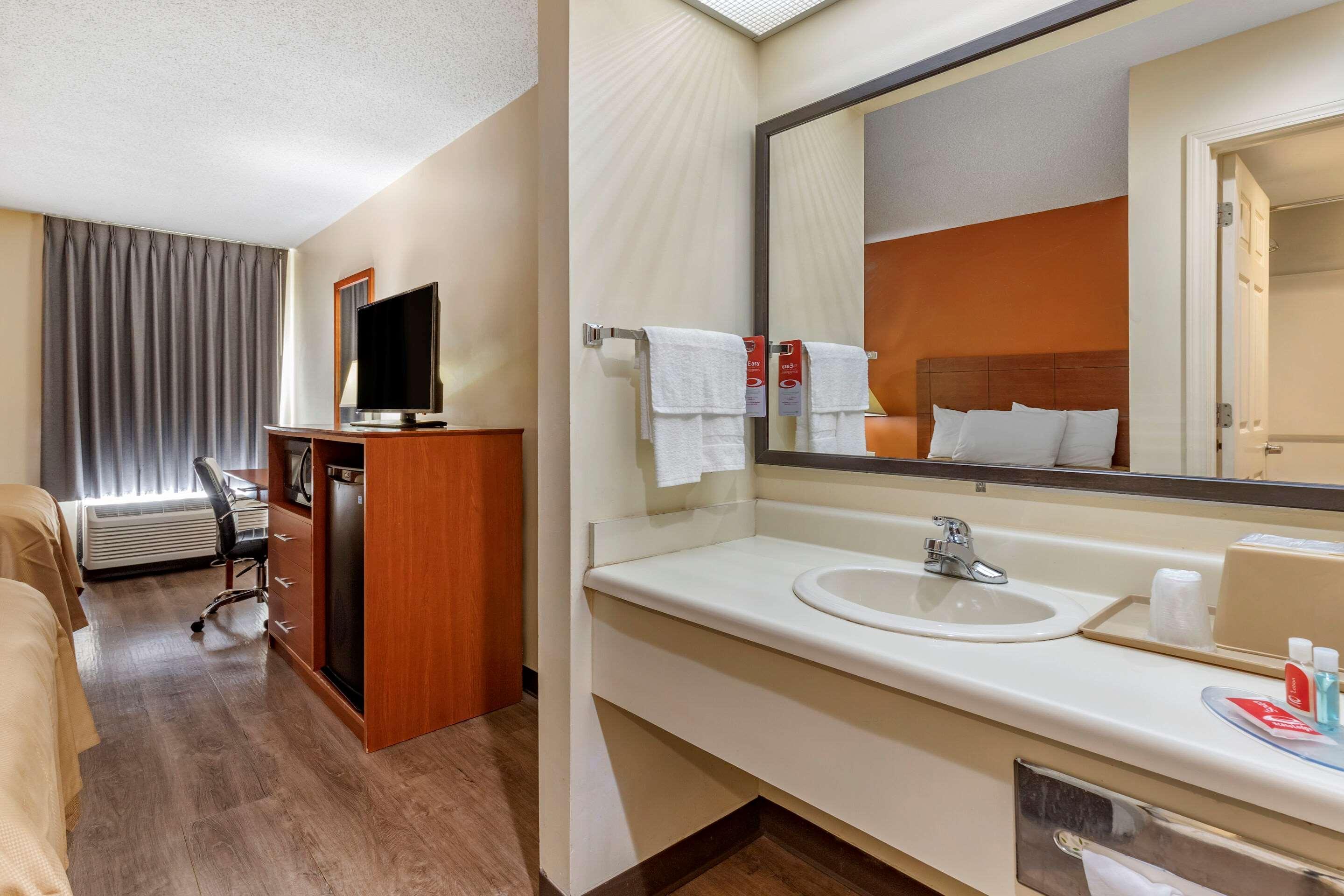 St. Stephen Econo Lodge מראה חיצוני תמונה