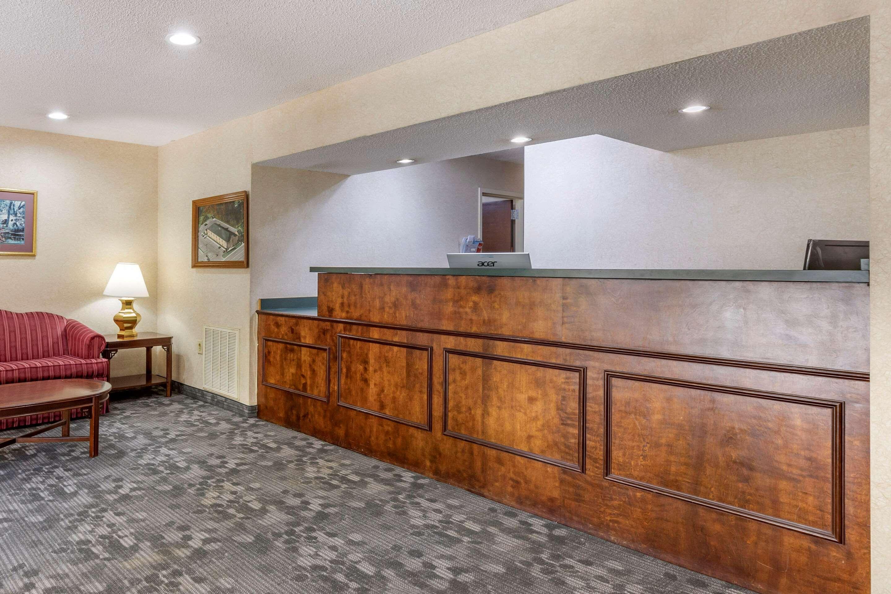 St. Stephen Econo Lodge מראה חיצוני תמונה