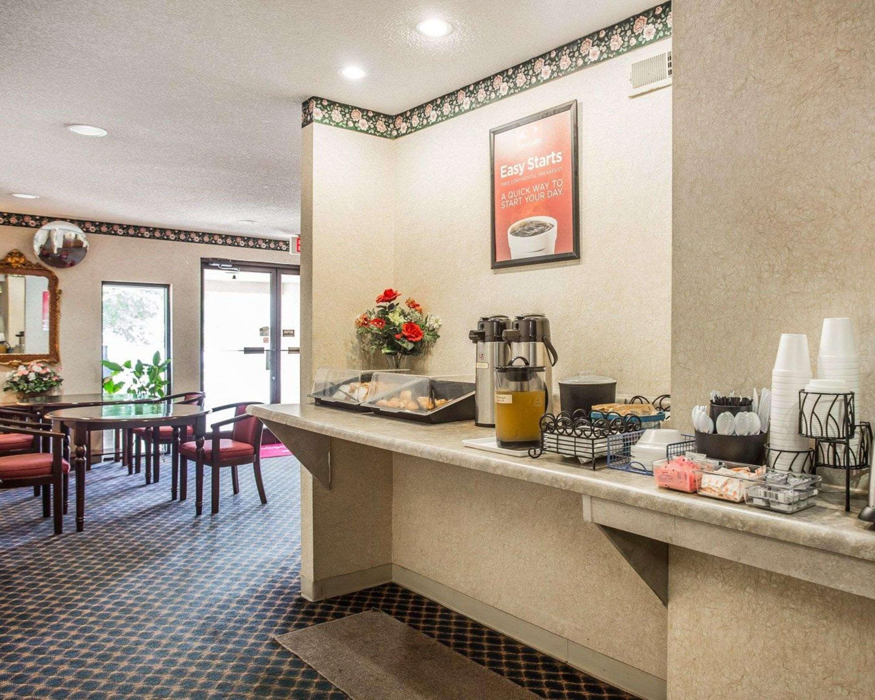 St. Stephen Econo Lodge מראה חיצוני תמונה