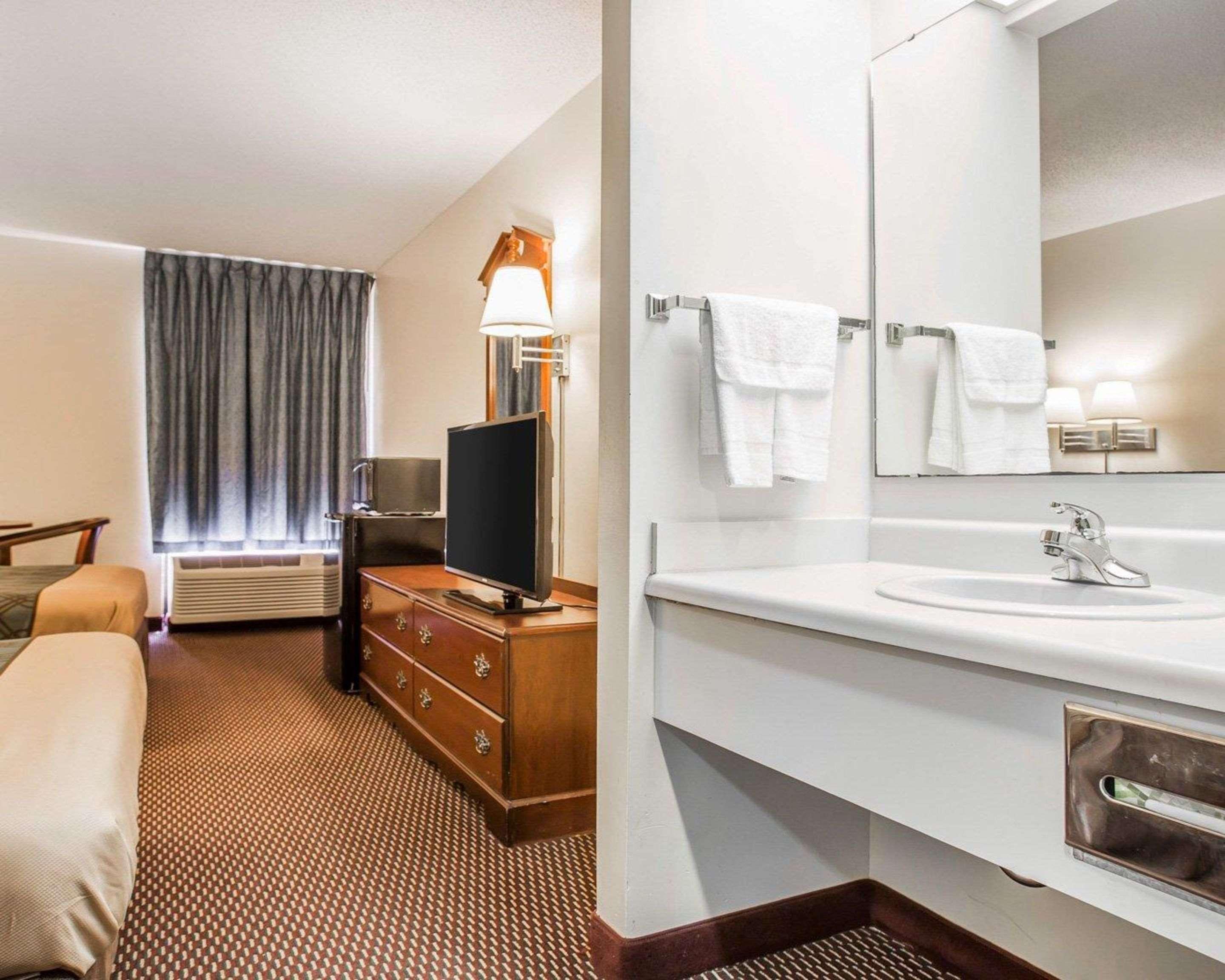 St. Stephen Econo Lodge מראה חיצוני תמונה