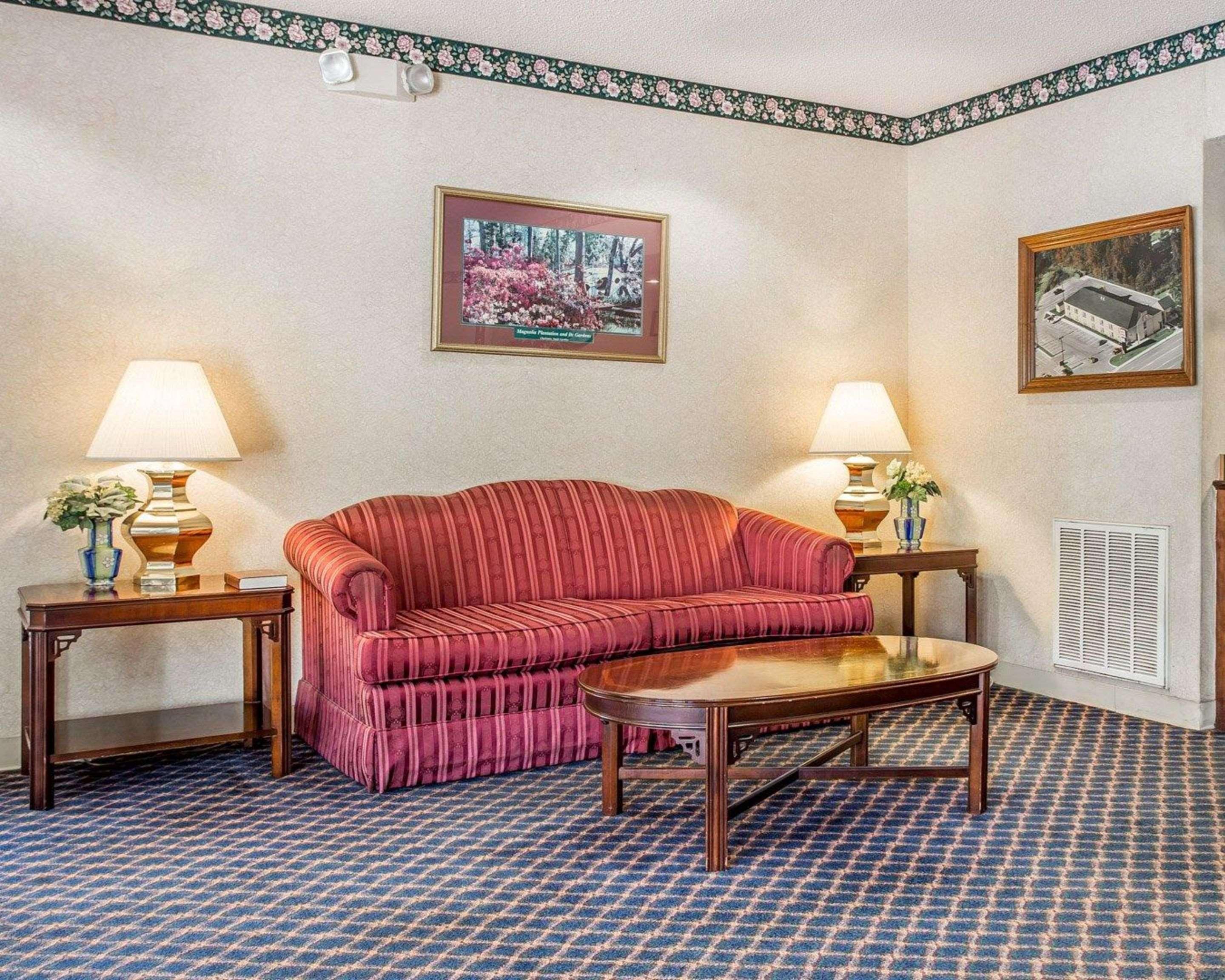St. Stephen Econo Lodge מראה חיצוני תמונה