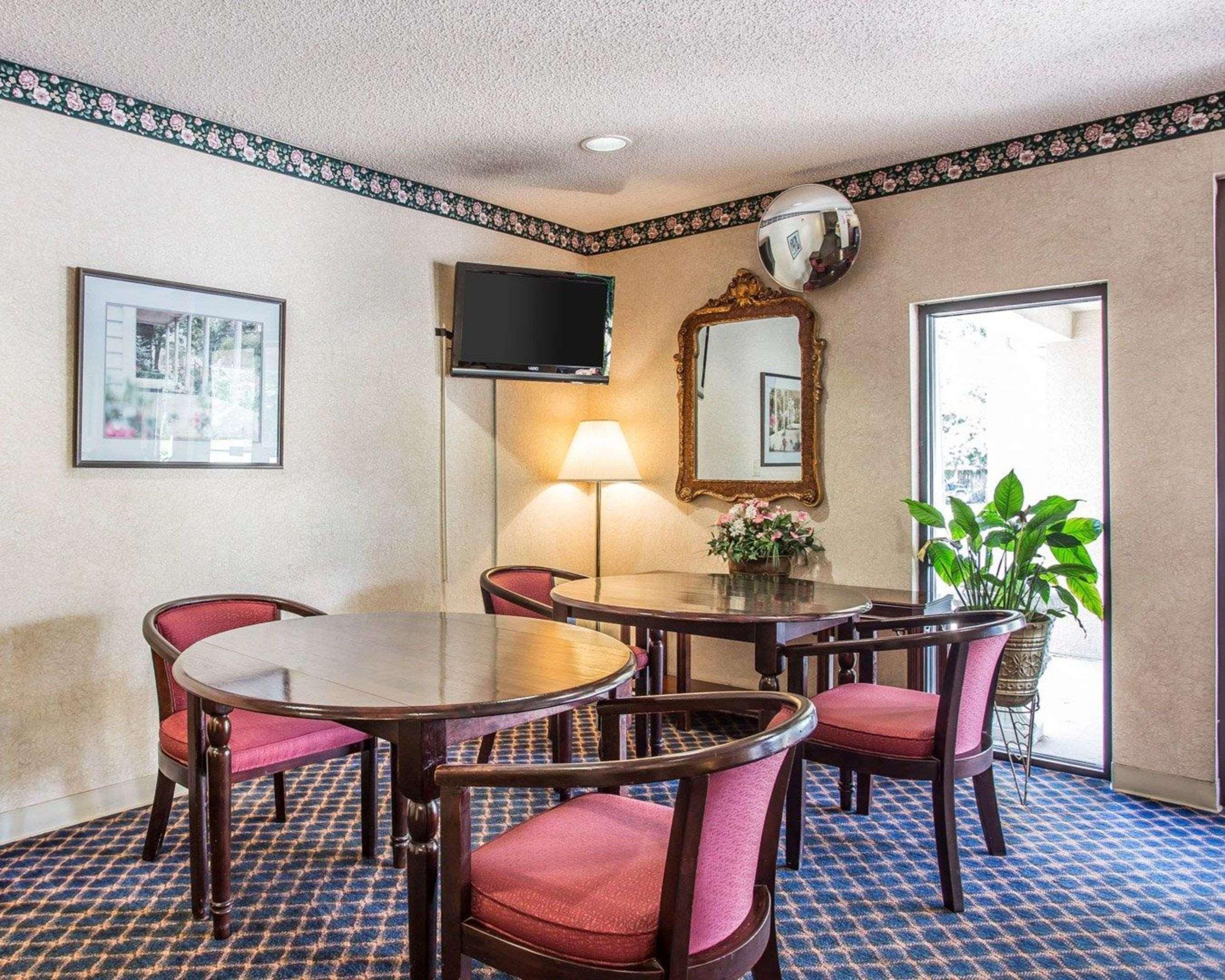 St. Stephen Econo Lodge מראה חיצוני תמונה