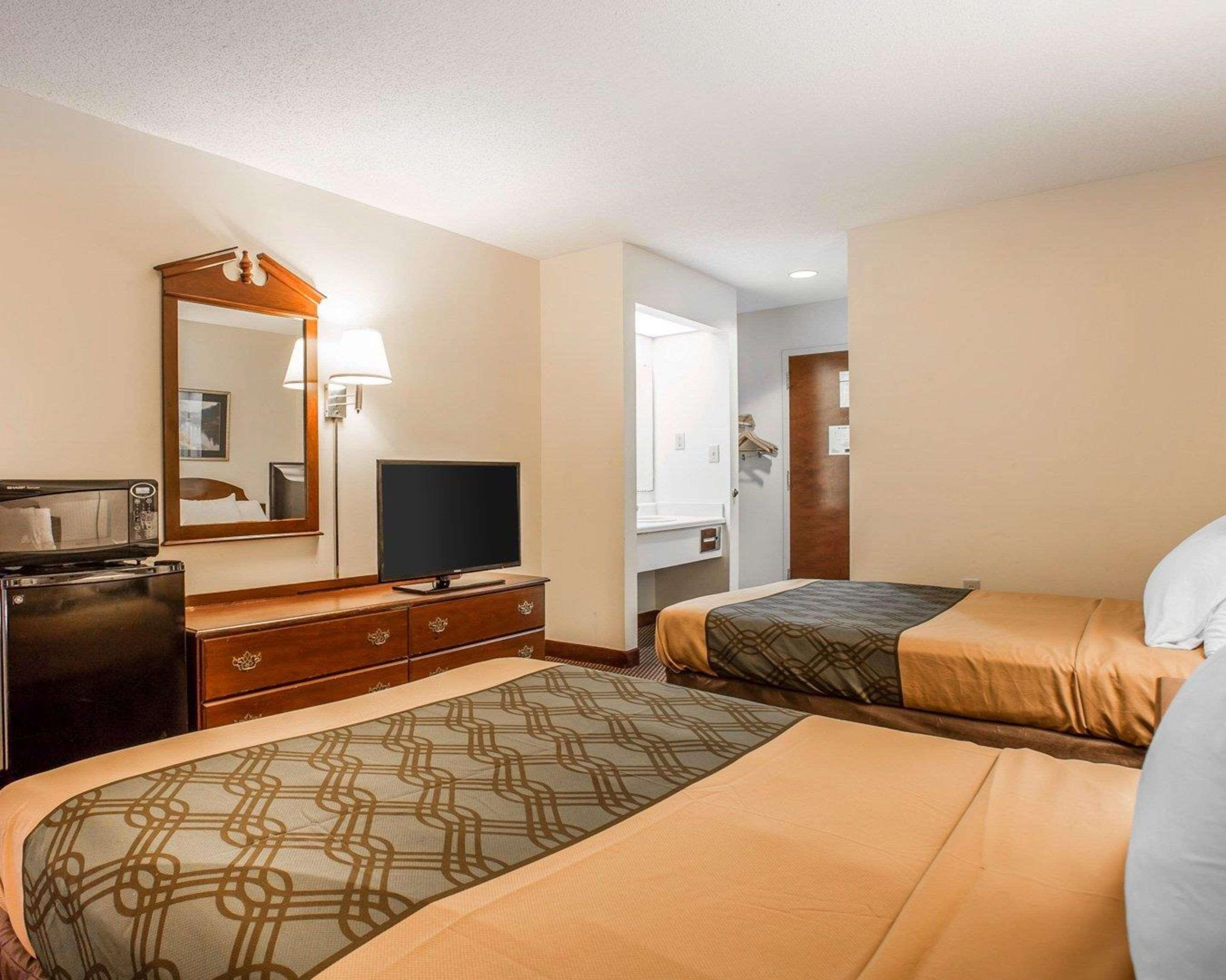 St. Stephen Econo Lodge מראה חיצוני תמונה